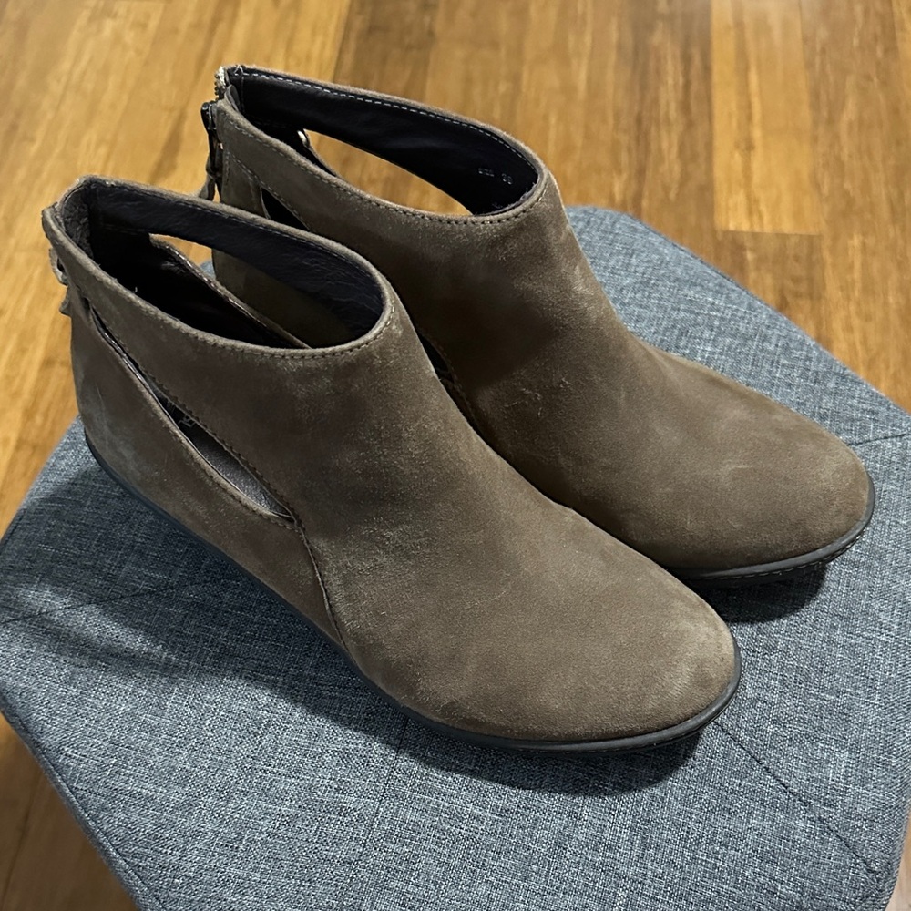 LAST CHANCE OFFER: Dansko Taupe Ankle Booties